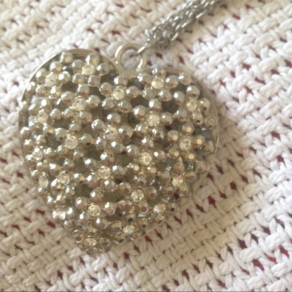 Heart shaped, caged pendent on necklace 💗💗